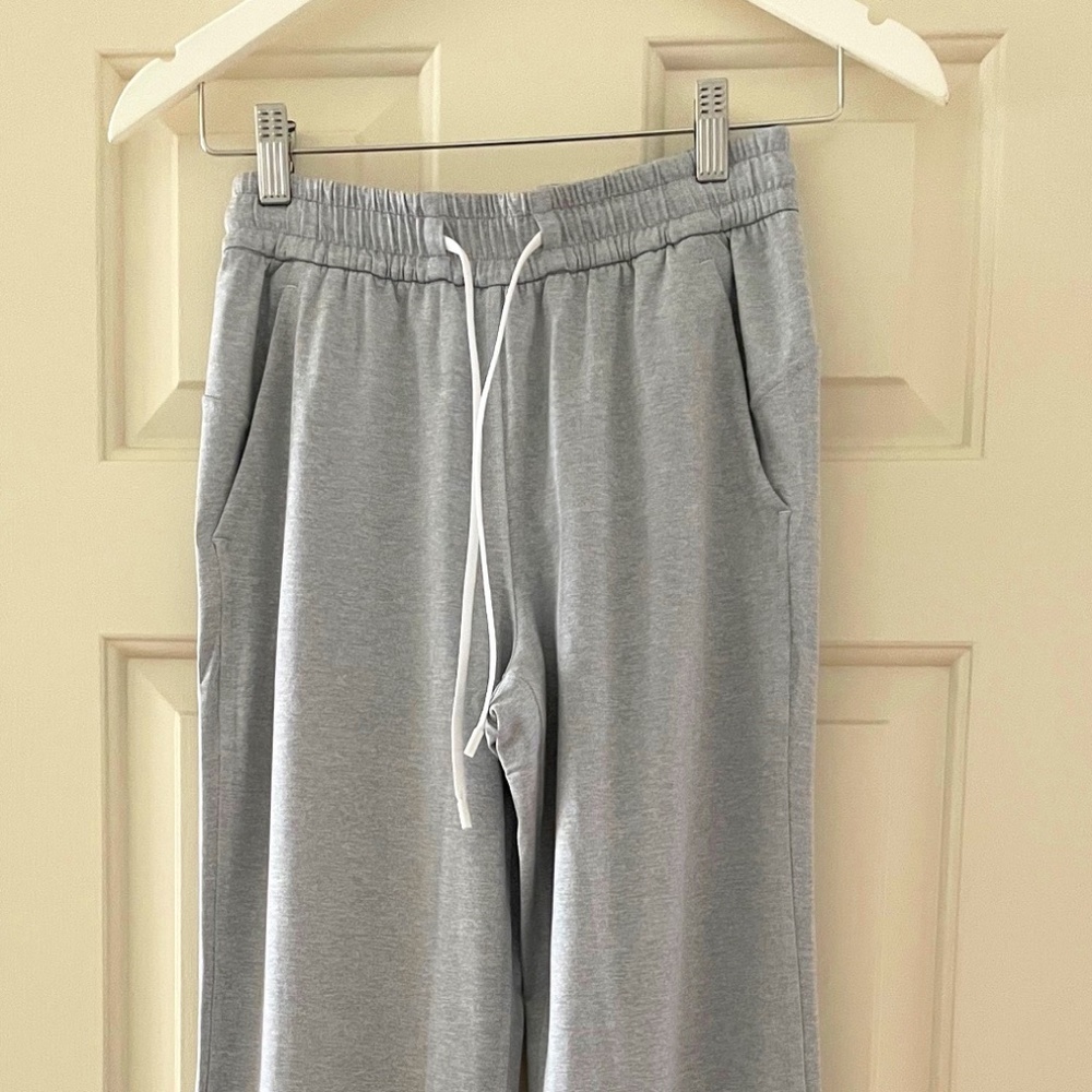 Lululemon Athletica Soft Jersey Straight Leg Pant - Light Heather Grey - Size 2